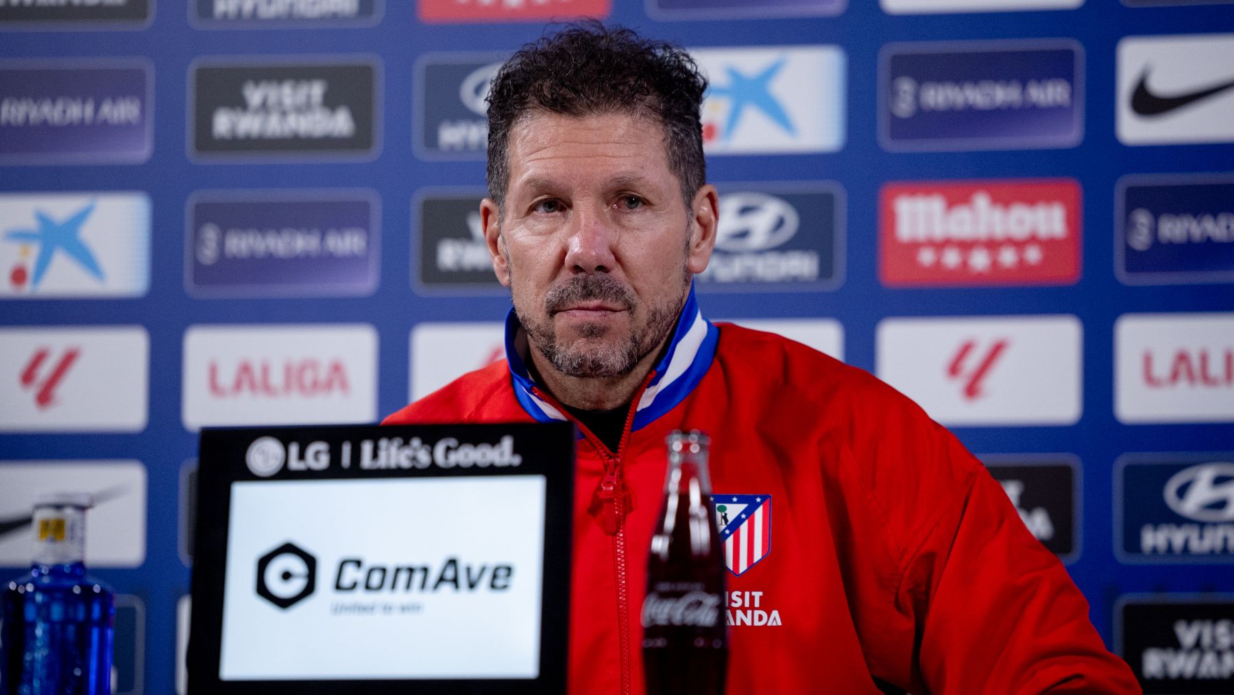 Simeone se queja por la carga de partidos tras el patinazo en Champions: Ya no sé a quién echarle la culpa