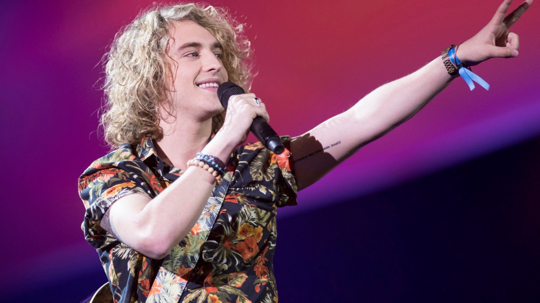 Manel Navarro cuenta el calvario que sufrió por participar en Eurovisión: Me escupían