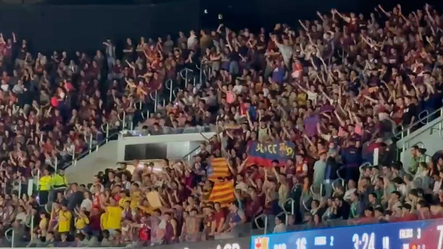 Esteladas, “¡independencia!” y “¡puta Real Madrid!”: el Barça vuelve a dar la nota en Valencia