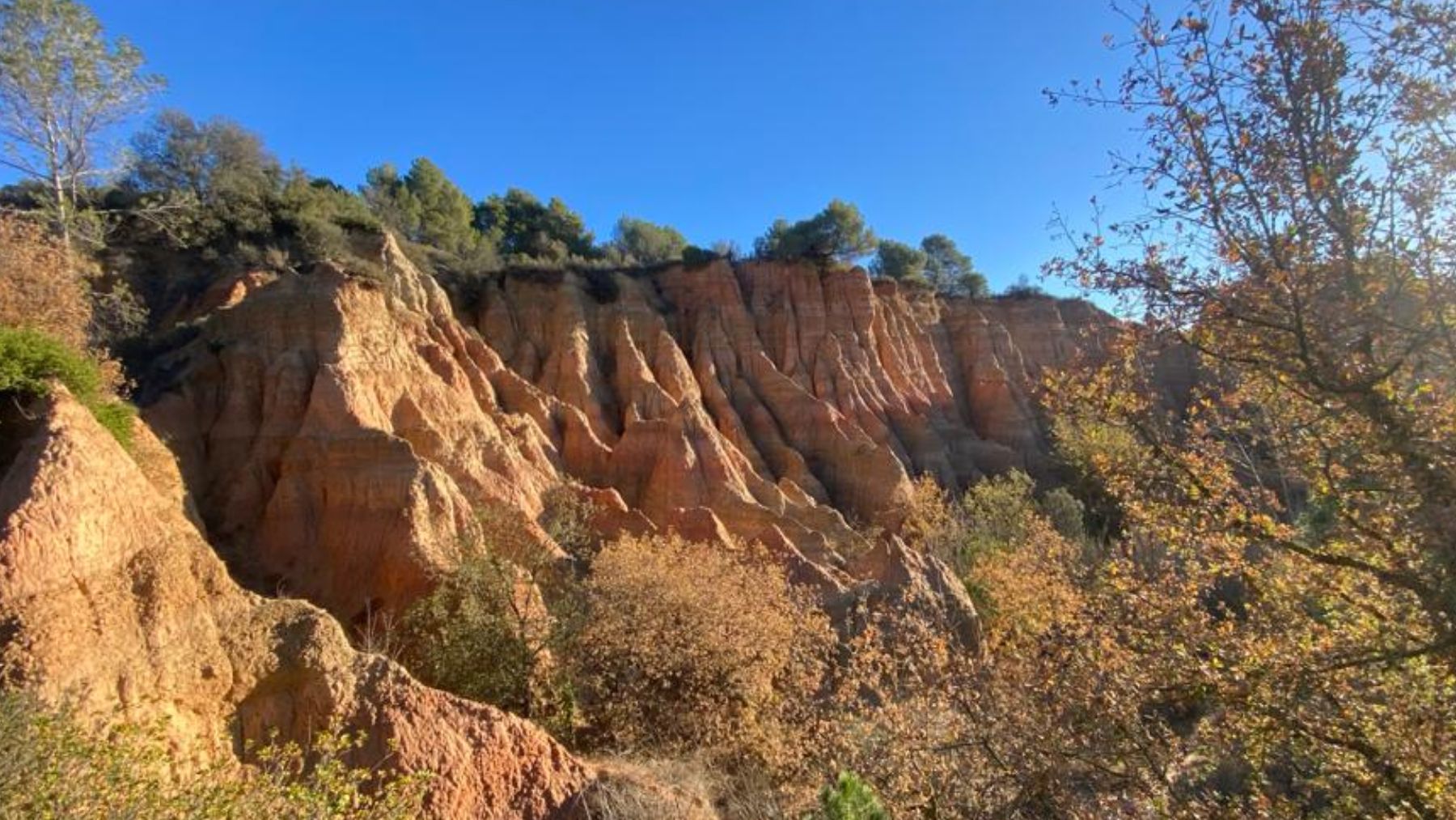 España tiene su propio Cañón del Colorado, pero está a 50 minutos de Barcelona y posee un arco natural único