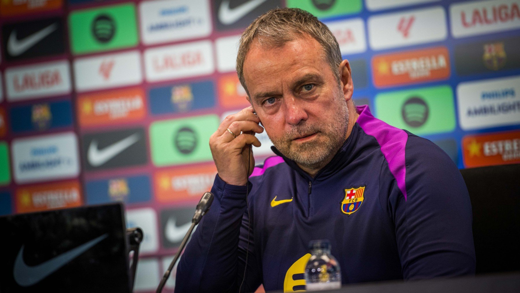 Hansi Flick da un toque al vestuario del Barcelona: Necesitamos líderes en el campo