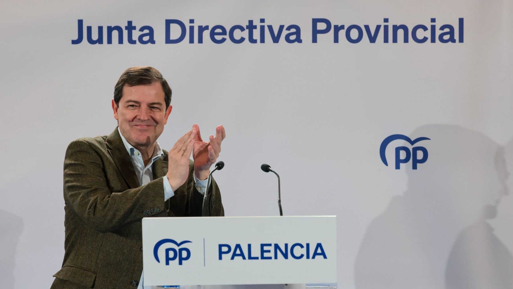 Mañueco marca distancias con Vox de cara al 15-M: Gobernar no es salir corriendo a mitad de legislatura