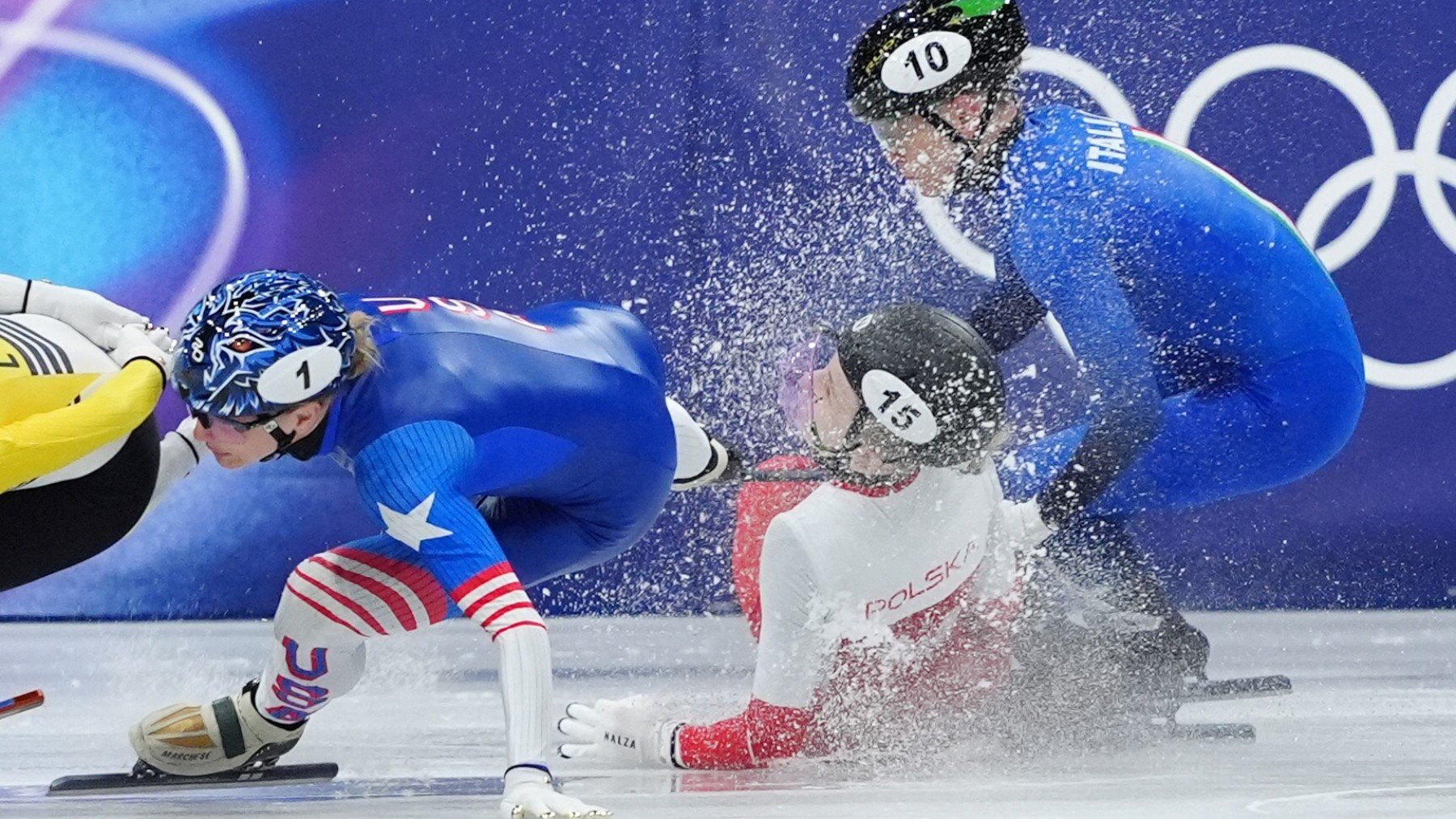 Al borde de la tragedia: una patinadora roza la muerte por la cuchilla de un patín en los Juegos Olímpicos