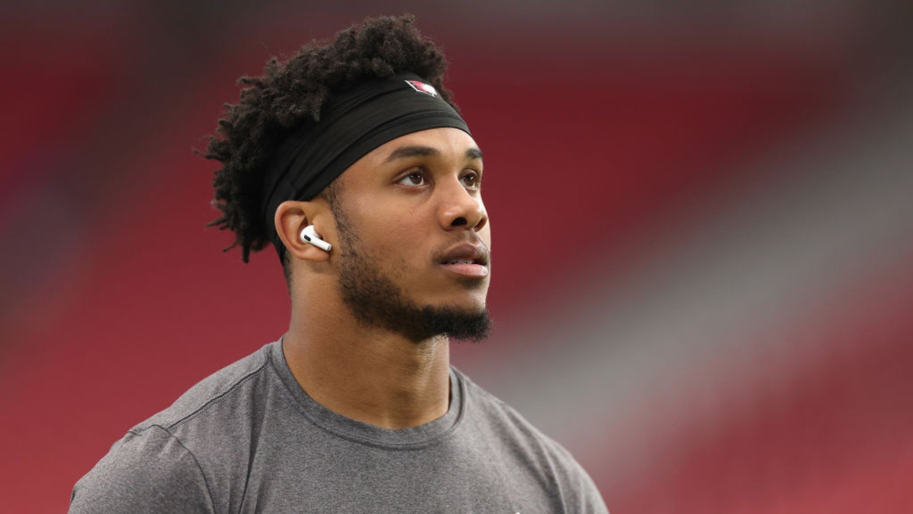 Aparece muerto un jugador de la NFL en su garaje: se investiga si se quitó la vida con una pistola