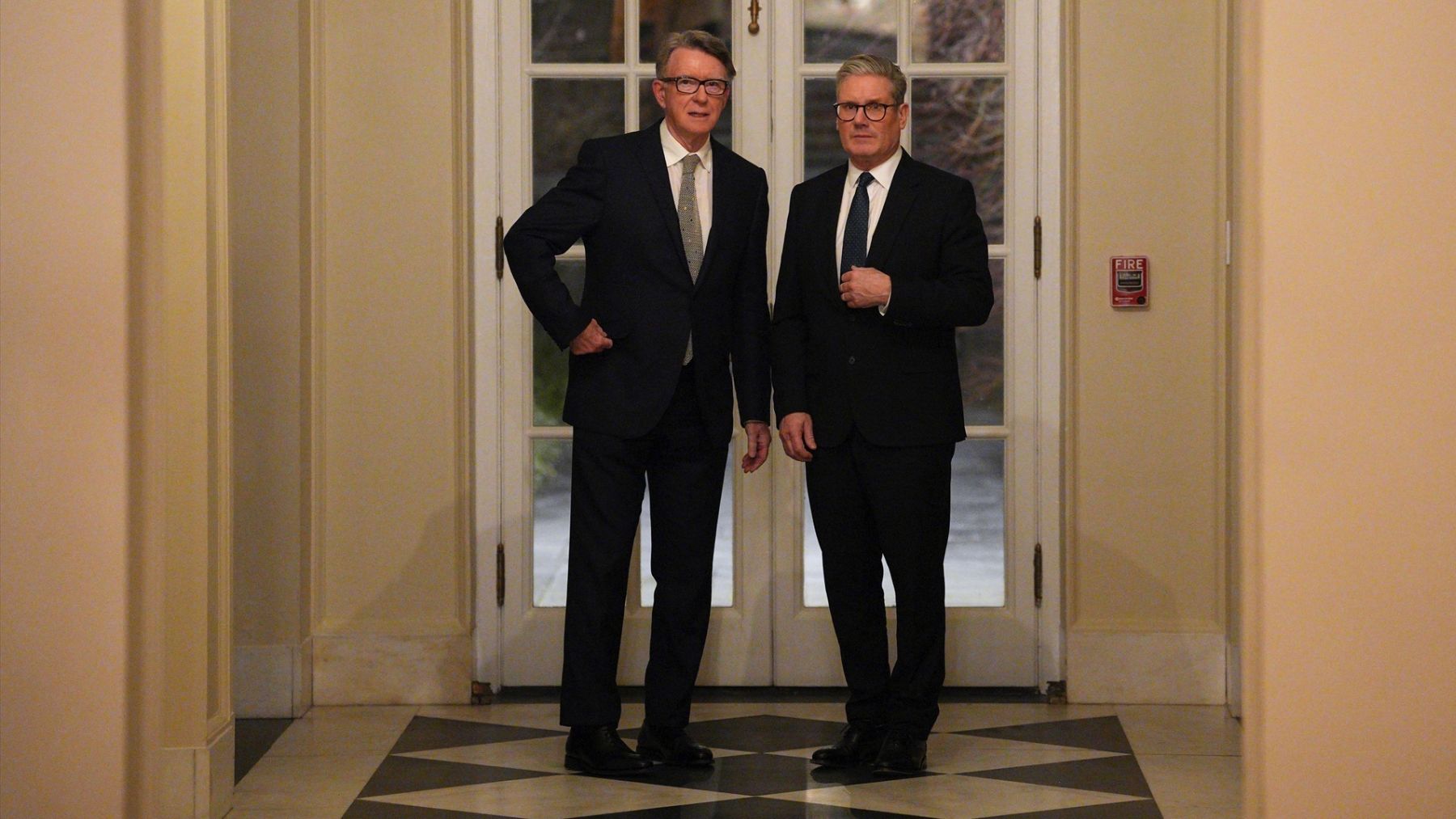 Detenido el ex embajador de Reino Unido en EEUU Peter Mandelson por pasar información confidencial a Epstein