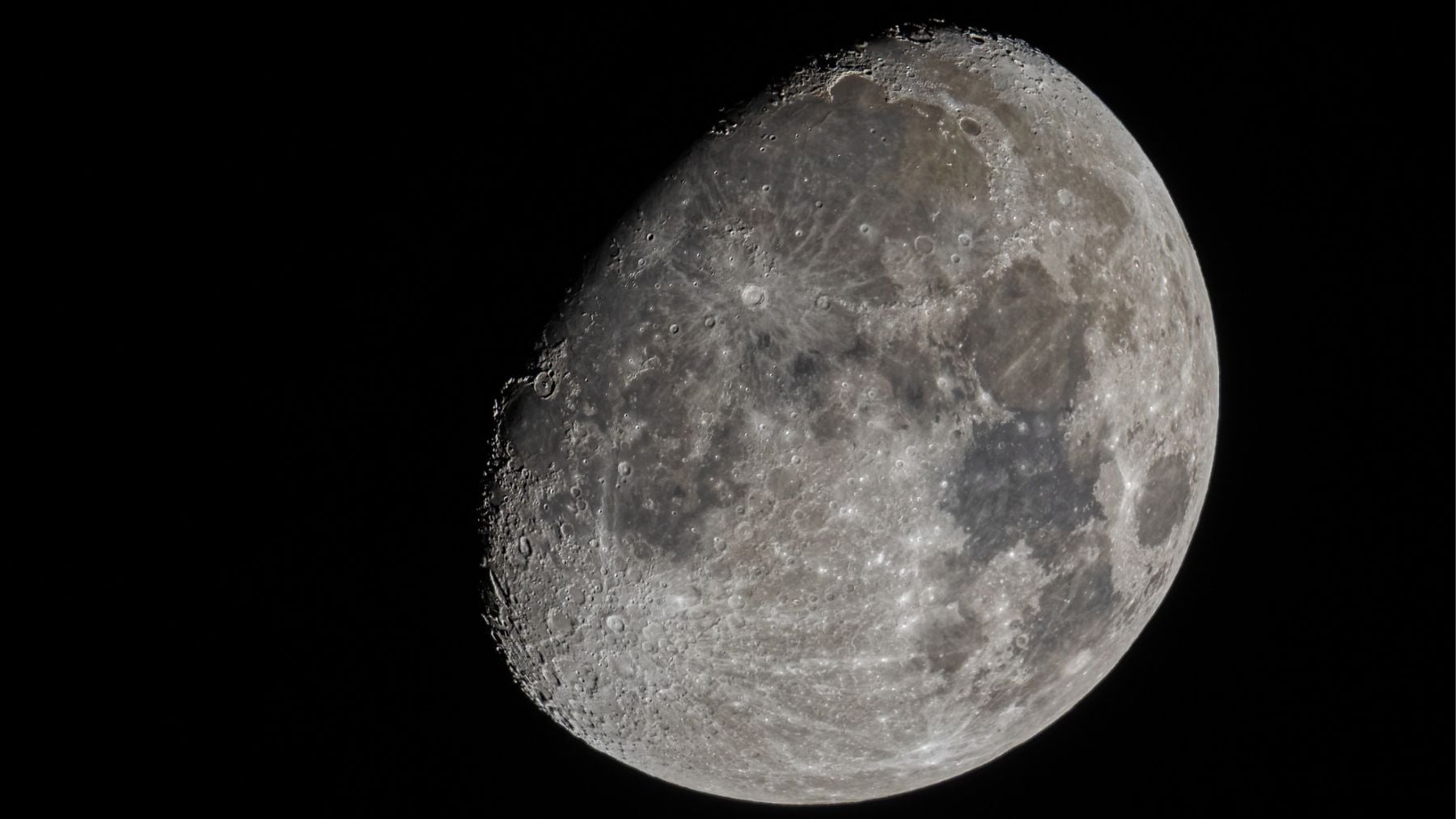 Los astrónomos se tiran de los pelos: descubren que la Luna ha encogido 50 metros y la NASA replanteará sus misiones