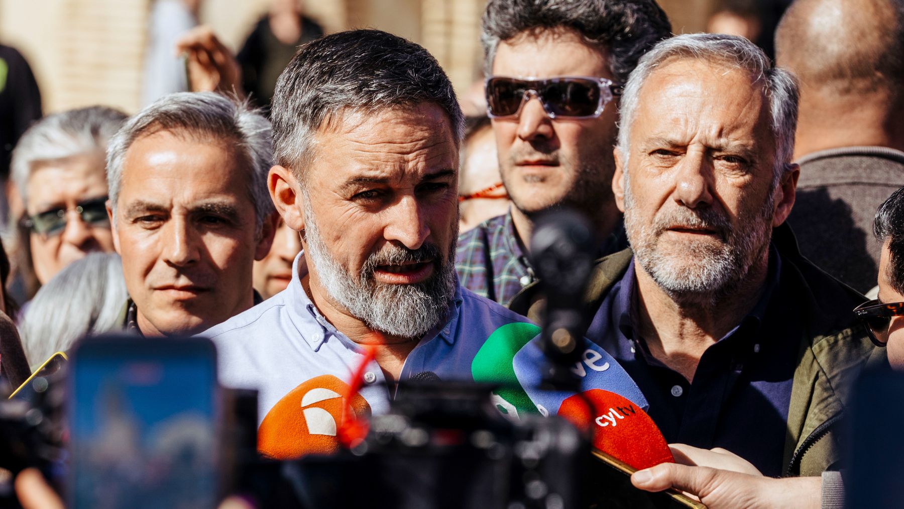 Abascal exige desclasificar la información sobre las saunas que han pagado la carrera política de Sánchez