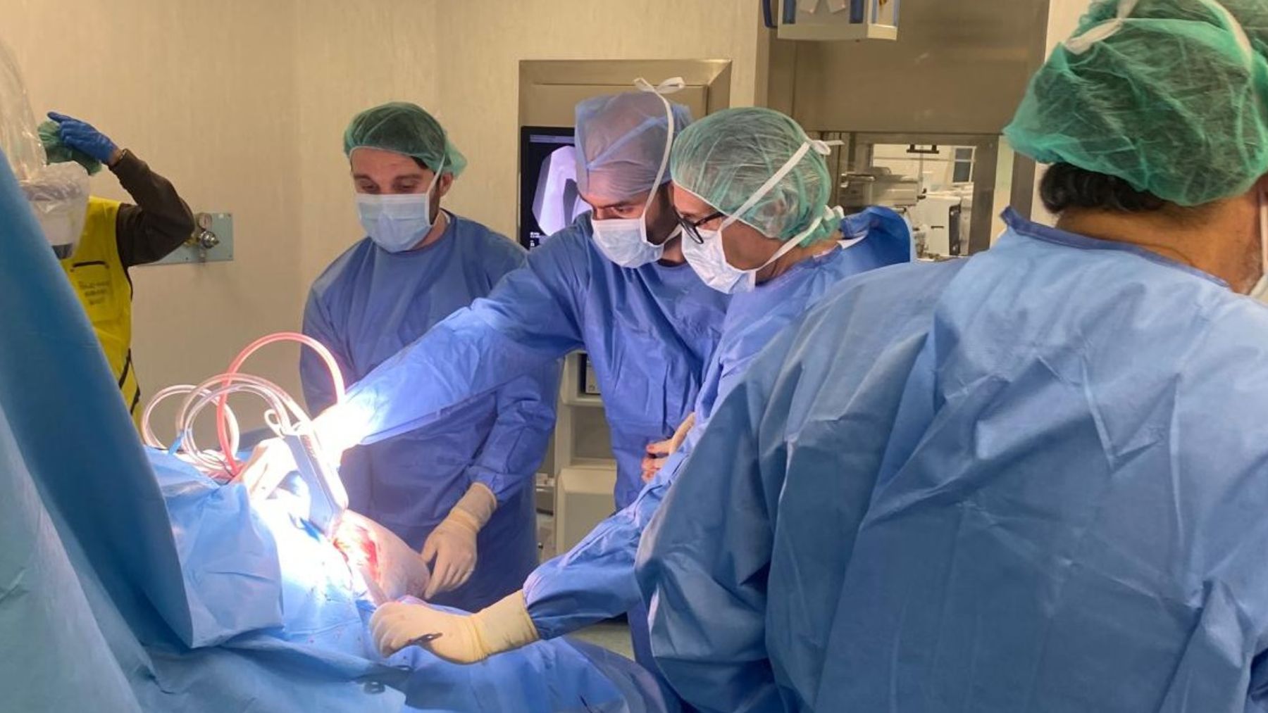 Un tipo de cirugía de prótesis de cadera permite volver a casa el mismo día de la intervención