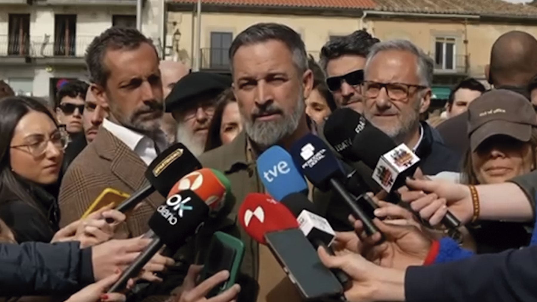 Abascal acusa a Aznar de dinamitar los pactos del PP con Vox: Trata de dirigir a Feijóo