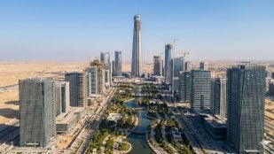 La torre más alta de esta nueva ciudad en Egipto albergará desde oficinas administrativas y apartamentos de lujo hasta un mercado de oro y un helipuerto. (Representación)