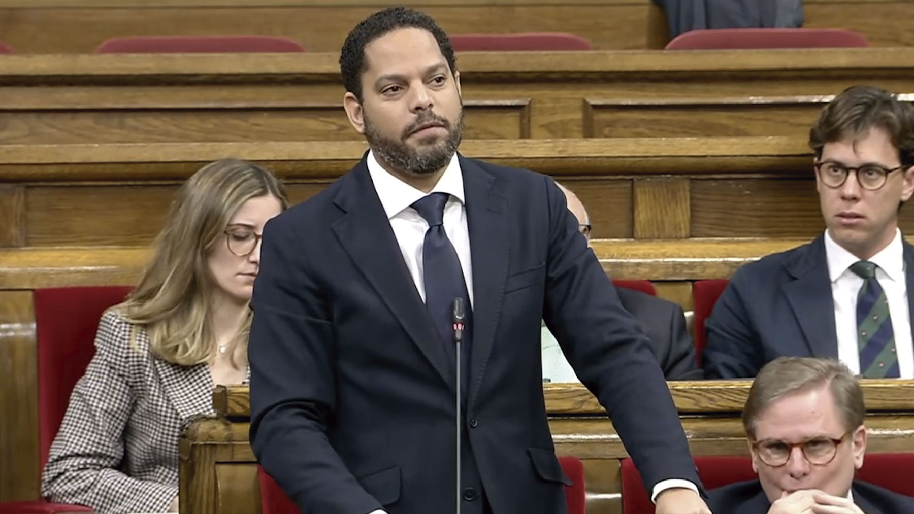 Garriga reta a Illa a pisar las calle de Cataluña: El niqab forma parte del paisaje de muchos barrios