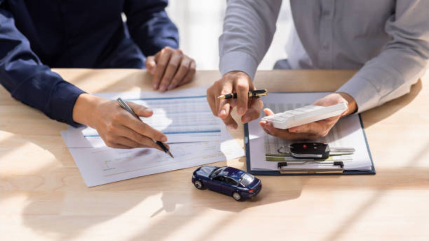 Hacienda lo confirma: te puedes deducir el seguro del coche en la declaración de la Renta 2026