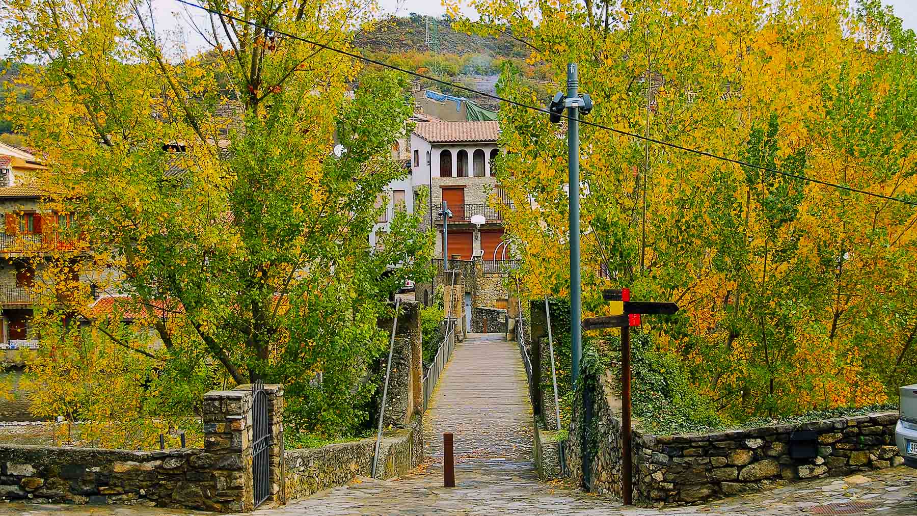 Uno de los pueblos medievales con más encanto de España está en dos provincias y dos comunidades a la vez