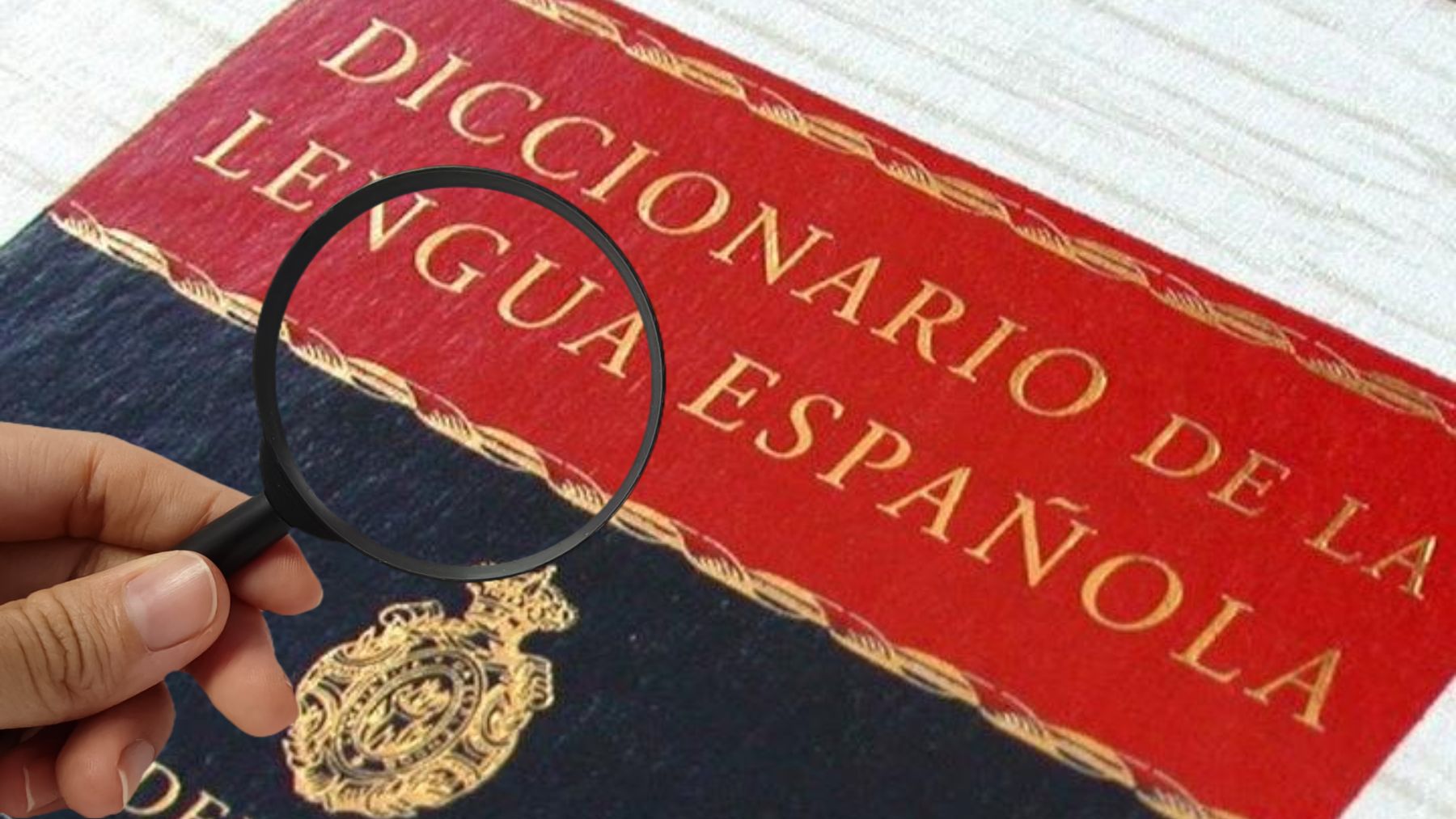 ¿Cómo se dice, caracteres o carácteres? La RAE lo confirma