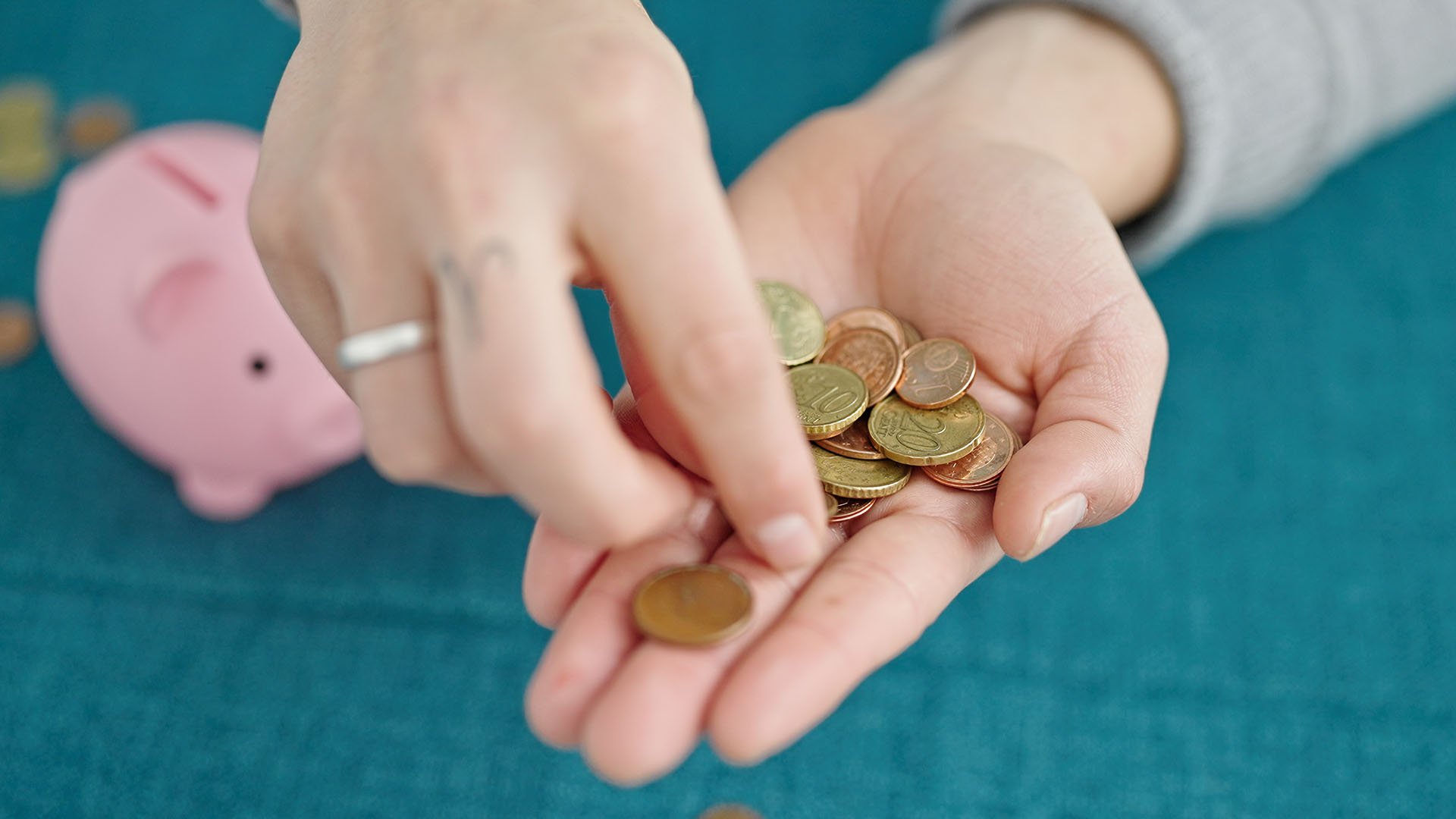 Sánchez abandona a los jóvenes: el 68% del ahorro y el 43% de la riqueza están en manos de mayores de 55