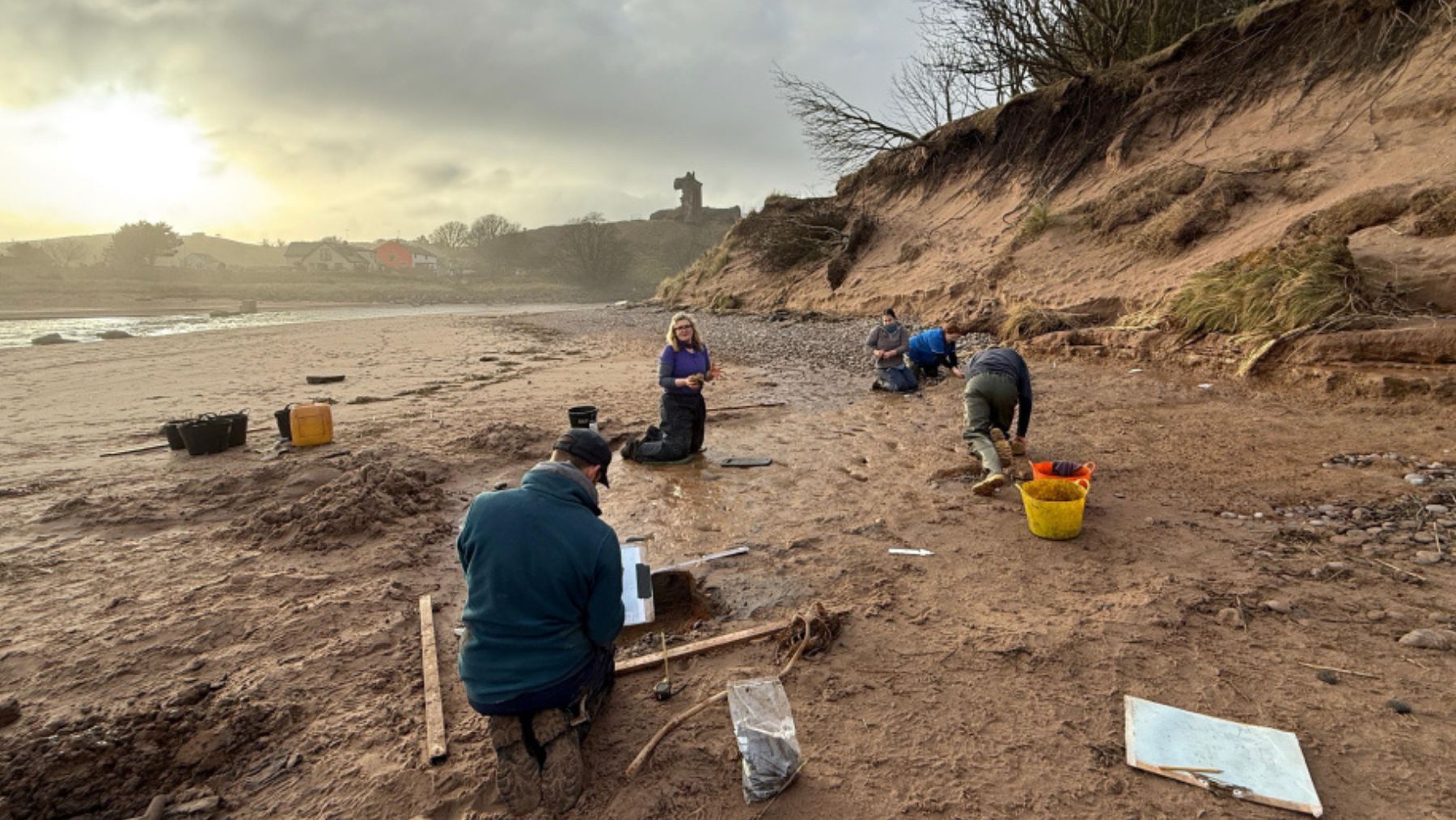 Arqueólogos de Escocia documentan un yacimiento de 2.000 años en la playa de Angus antes de que el mar lo destruyera por completo en solo 48 horas. (Foto: Universidad de Aberdeen)