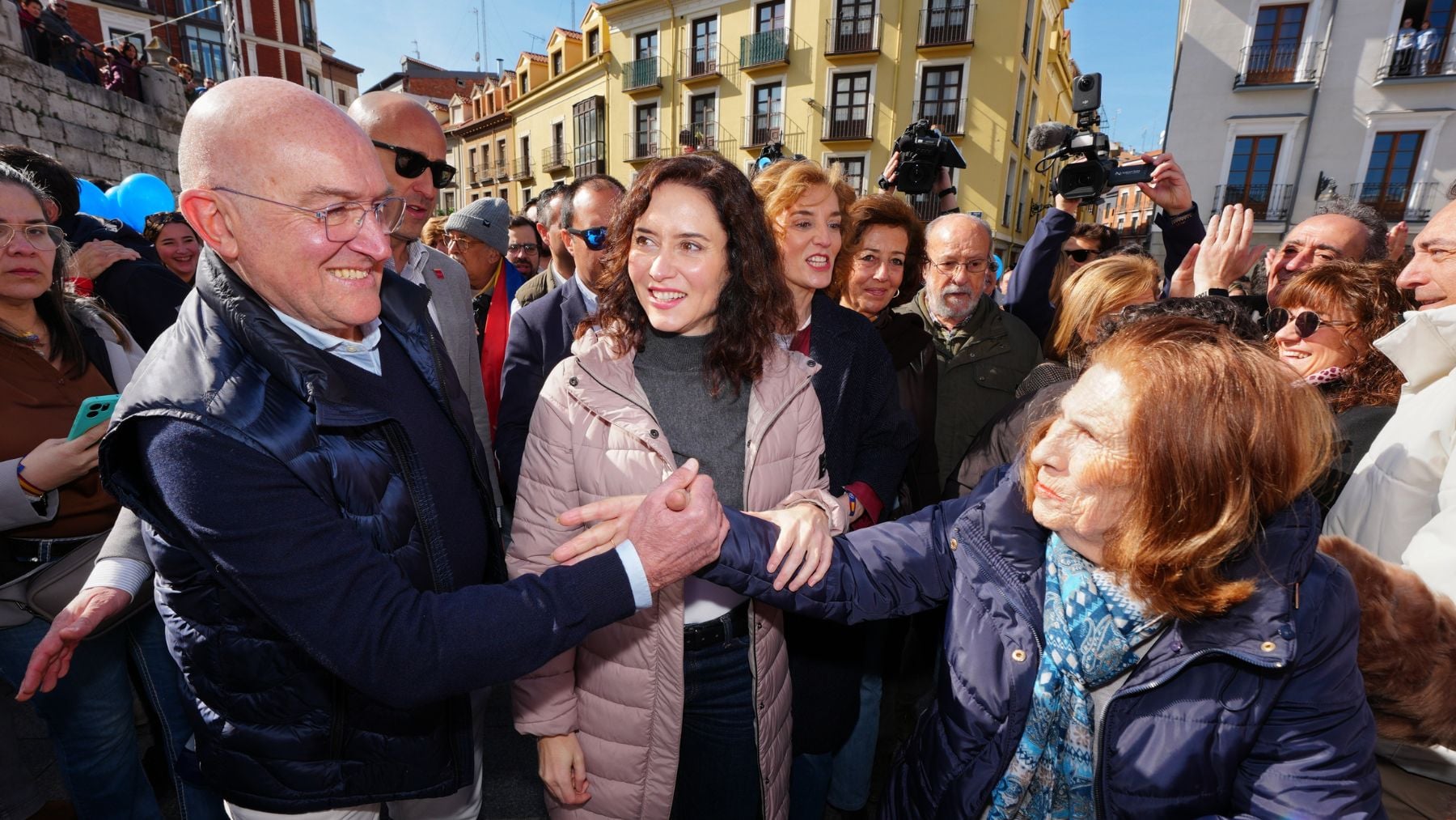 Ayuso asegura que el PP va a leer el diccionario a Sánchez en las elecciones: S de sobrinas y C de cárcel