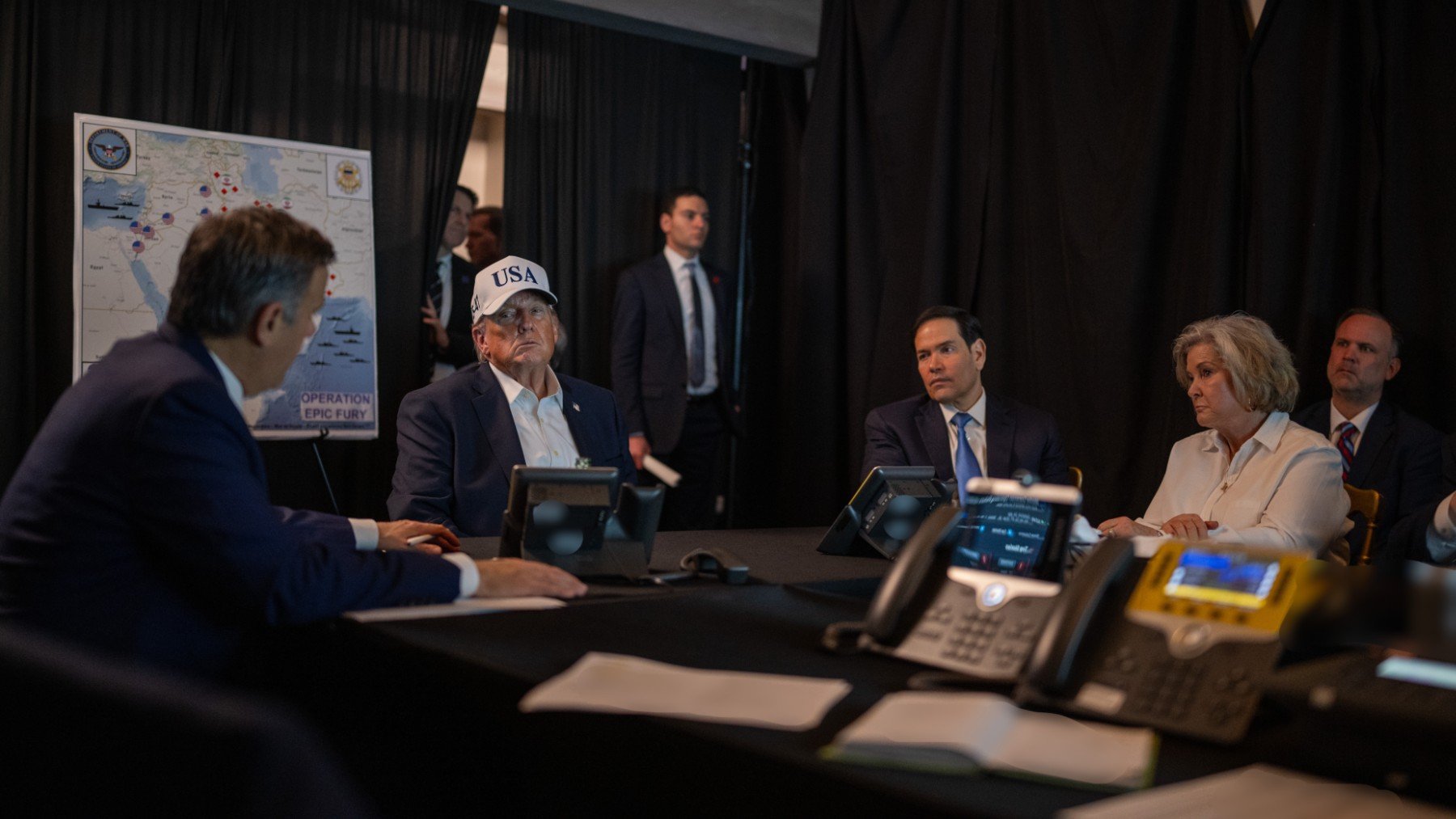 Trump acepta hablar con la cúpula de la tiranía de Irán tras la muerte de Jamenei: o claudican o erradicación