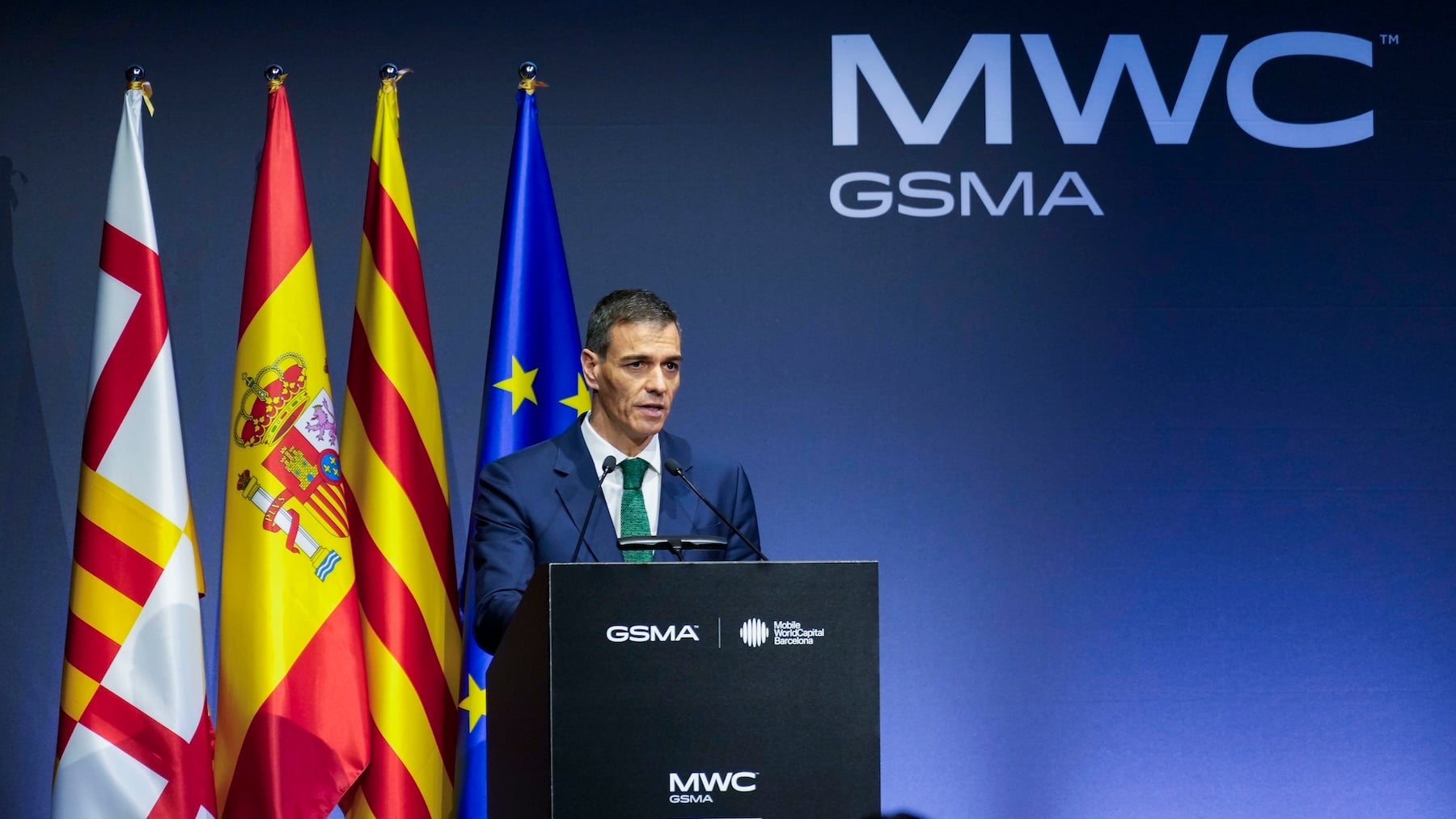 Sánchez se lanza contra EEUU en el Mobile: le acusa de vulnerar los derechos en Irán, Venezuela y Gaza