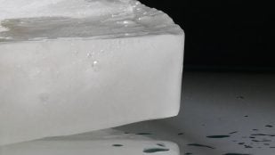 Paraguay utilizará un millón de kilos de hielo para construir un viaducto, mayor viaducto de Paraguay, construcción viaducto en Paraguay, toneladas de hielo en construcción, por qué se mezcla hielo con hormigón en ingeniería.