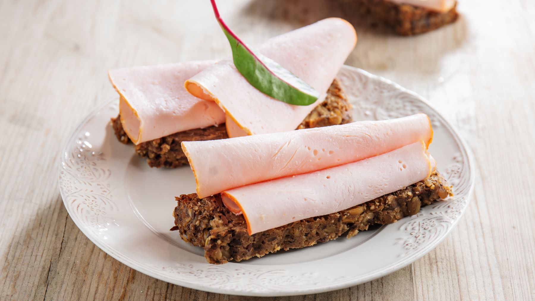 Publicado en el BOE: adiós al jamón de pavo y a las aceitunas rellenas como las conocías hasta ahora