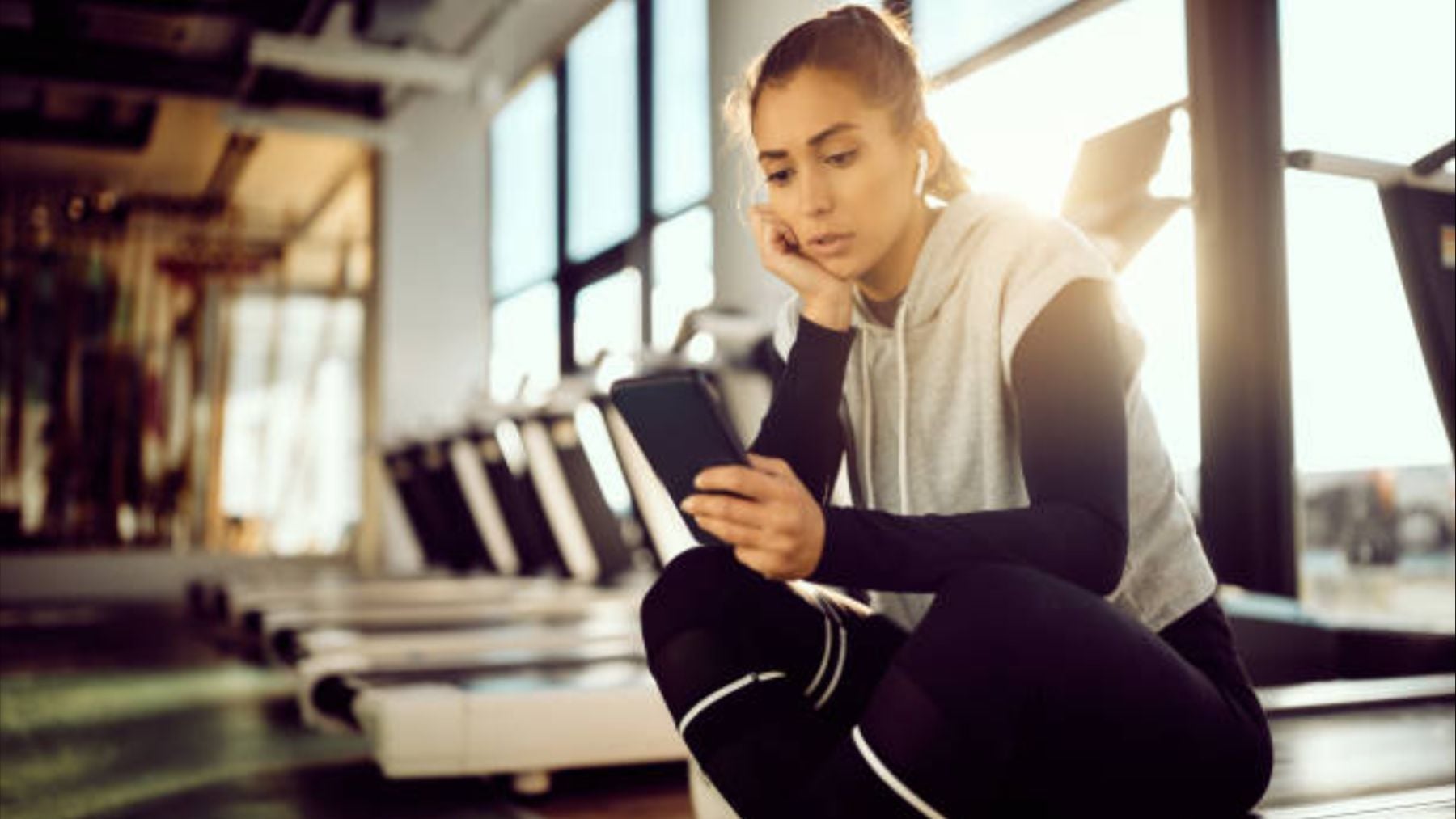 Ir al gimnasio en Andalucía te puede salir gratis: cómo desgravar el gasto en la declaración de la Renta 2025