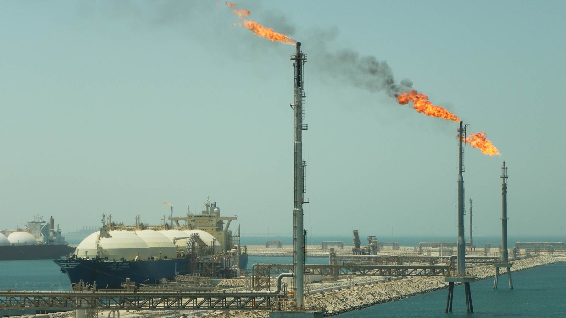 Qatar cierra su principal planta de gas que supone el 20% de la producción mundial