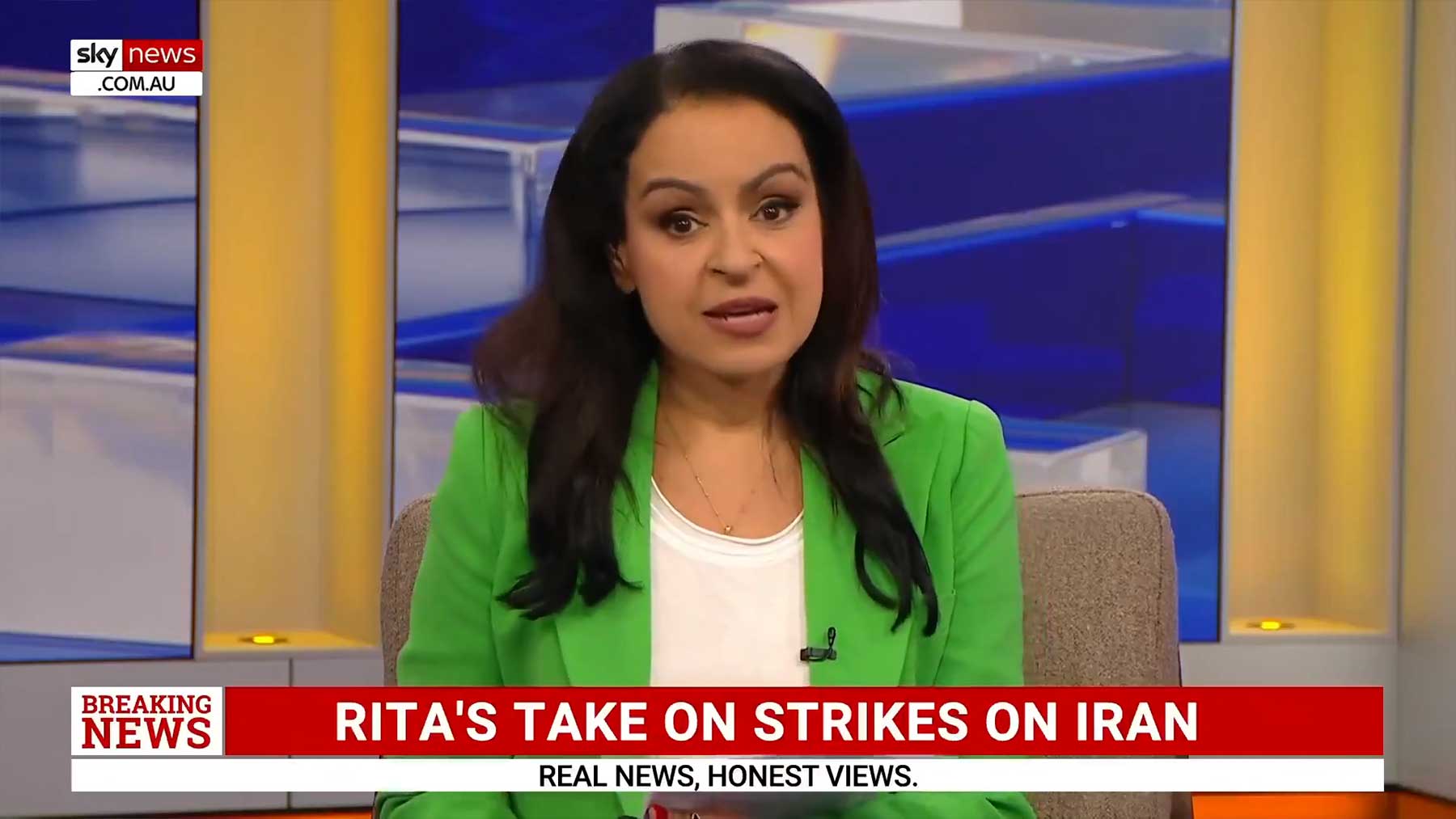 Una presentadora iraní reacciona a la muerte del Ayatolá Jamenei: ¡Hijo puta, arde en el infierno!