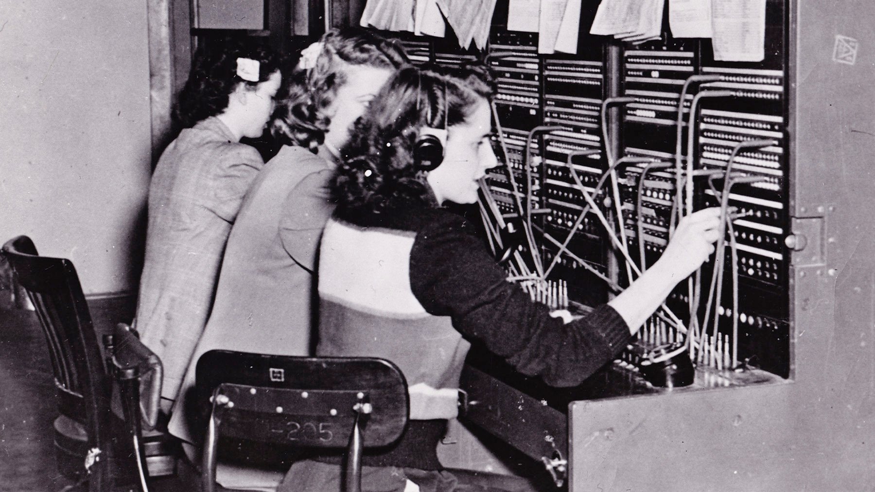 Telefonistas trabajando