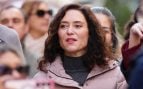Ayuso carga contra Sánchez: cree que sus «peinetas» a EEUU amenazan la seguridad de España