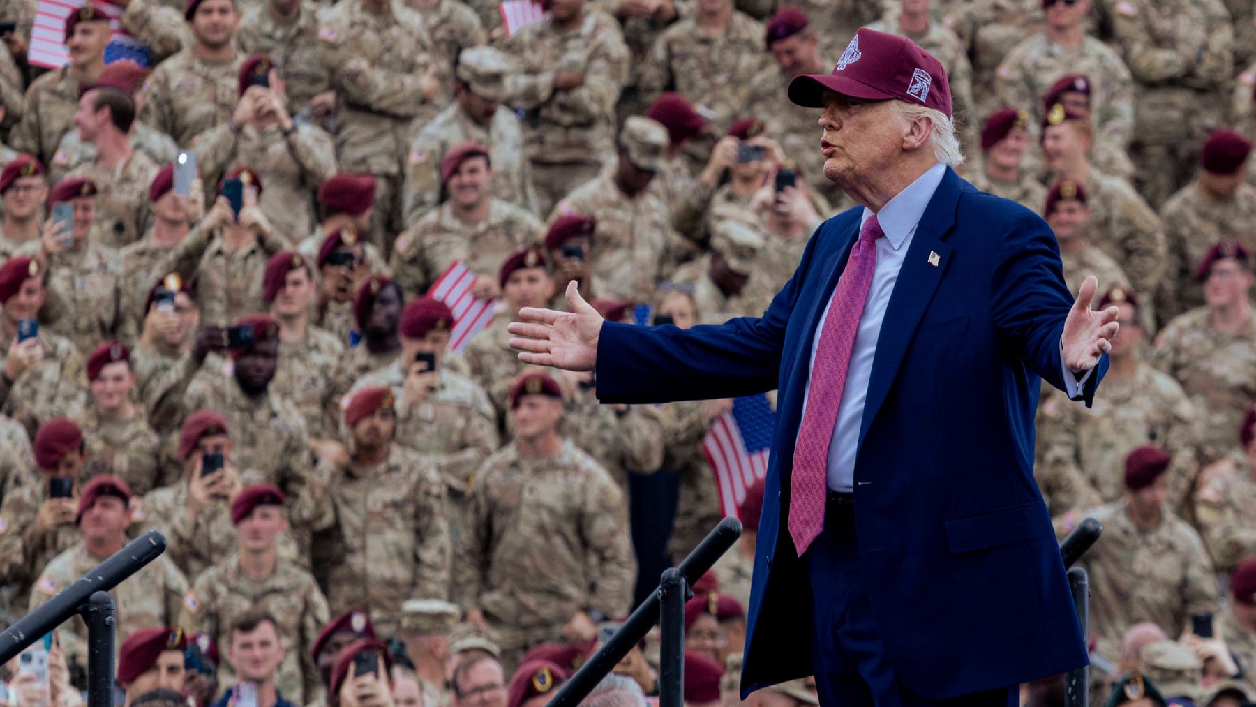 Trump asegura que EEUU puede librar guerras eternamente con sus reservas de municiones