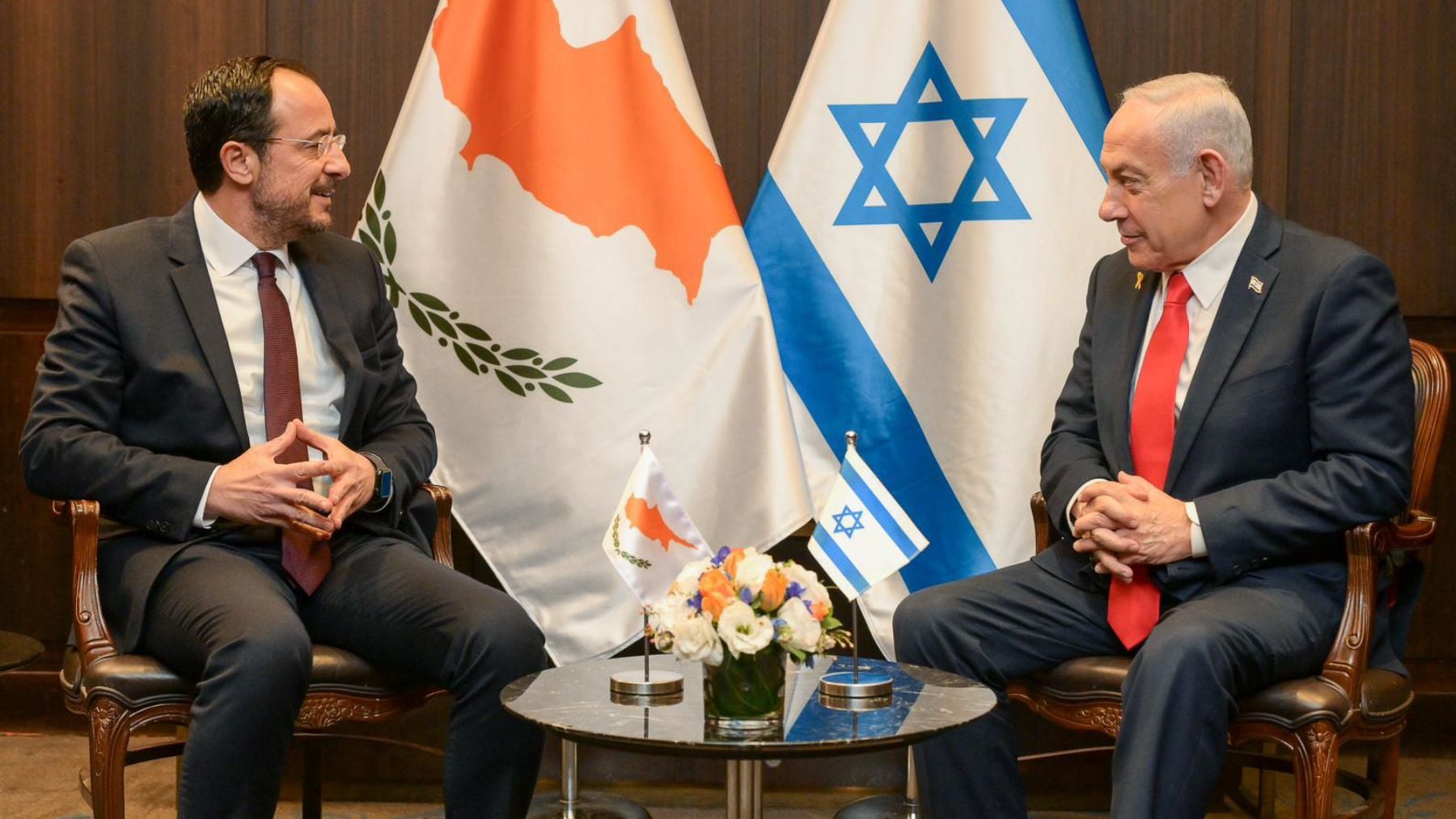 El presidente de Chipre, Nikos Christodoulides, con Benjamin Netanyahu, primer ministro israelí.