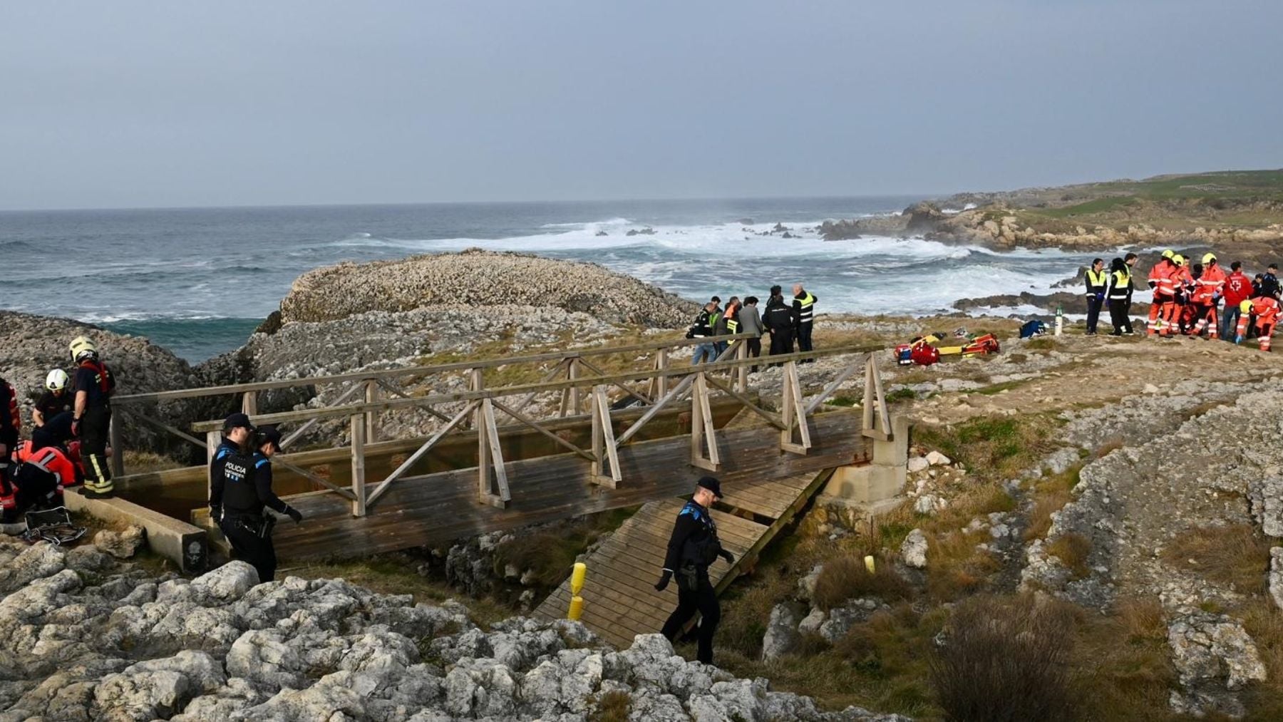 Seis muertos en Santander tras caer al mar al romperse una pasarela en la playa de El Bocal