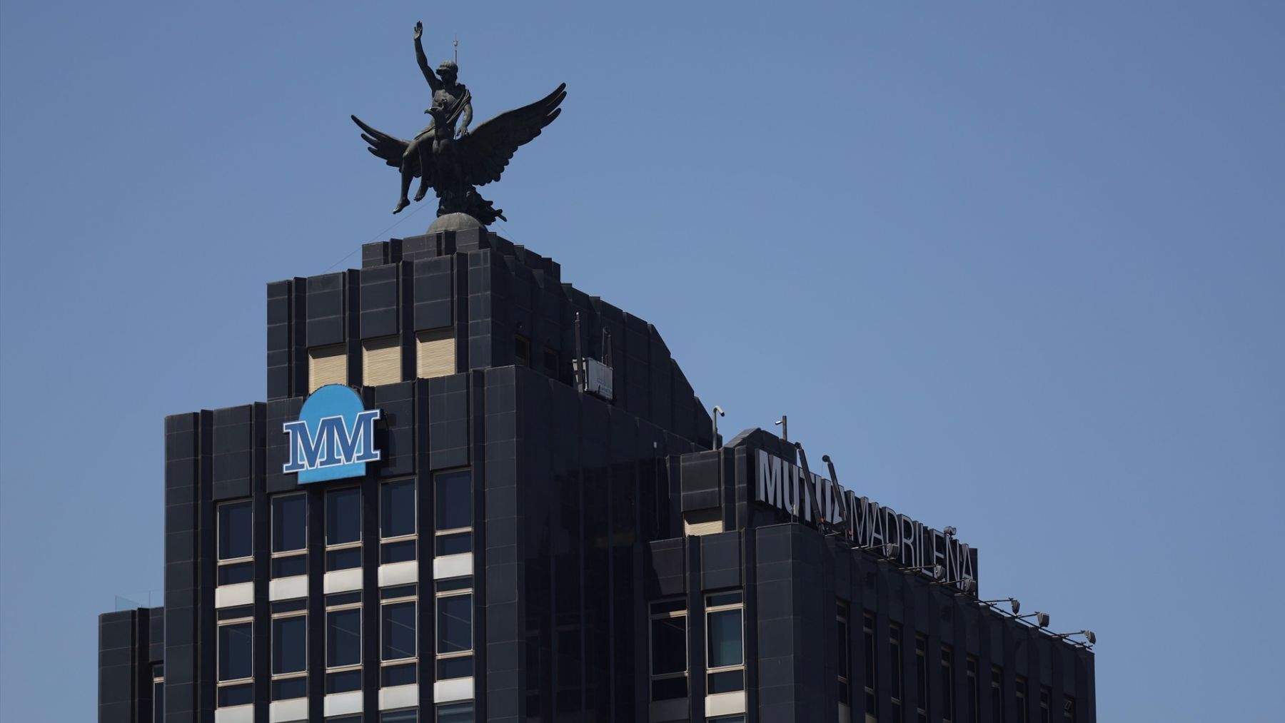 Mutua Madrileña gana 520,8 millones en 2025, un 14,8% más, con un crecimiento del 31% en Adeslas