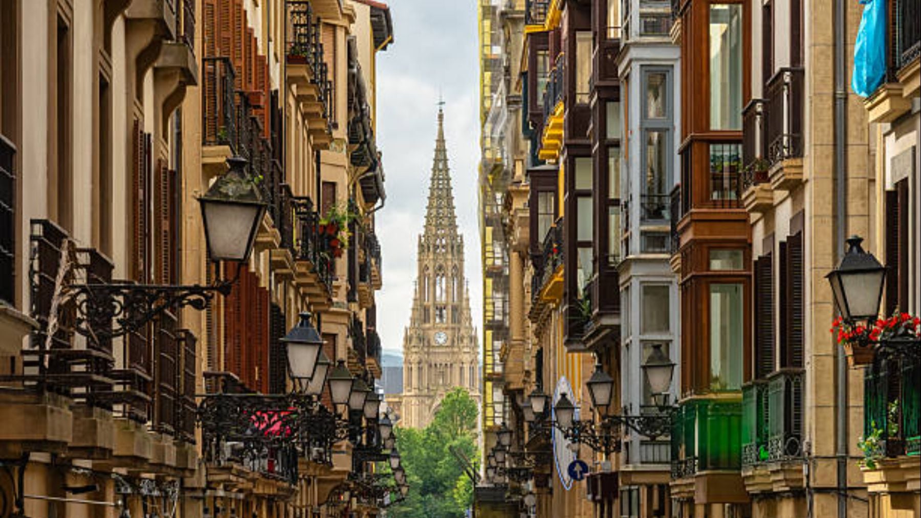 Los vascos de clase media-alta viven en estos barrios de San Sebastián y Bilbao