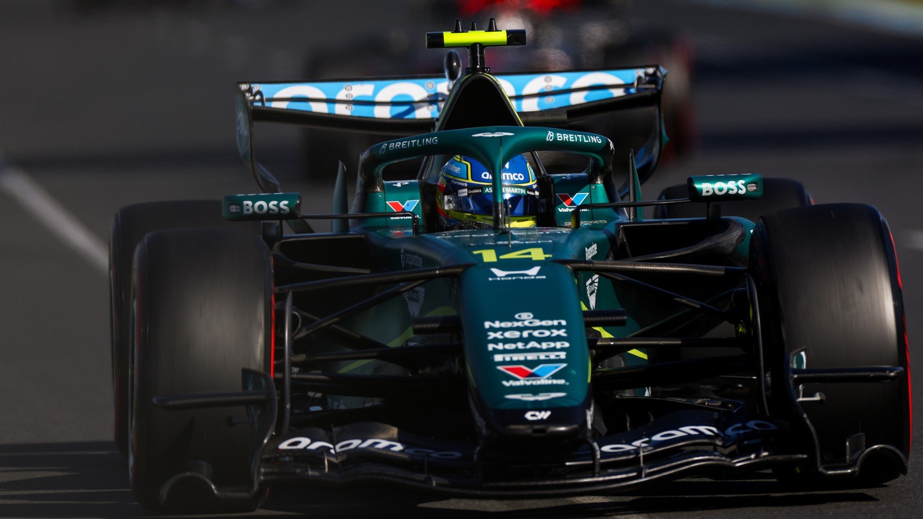 Cataclismo en Aston Martin: Alonso no sale a pista en Libres 1 por problemas y se hunde en Libres 2