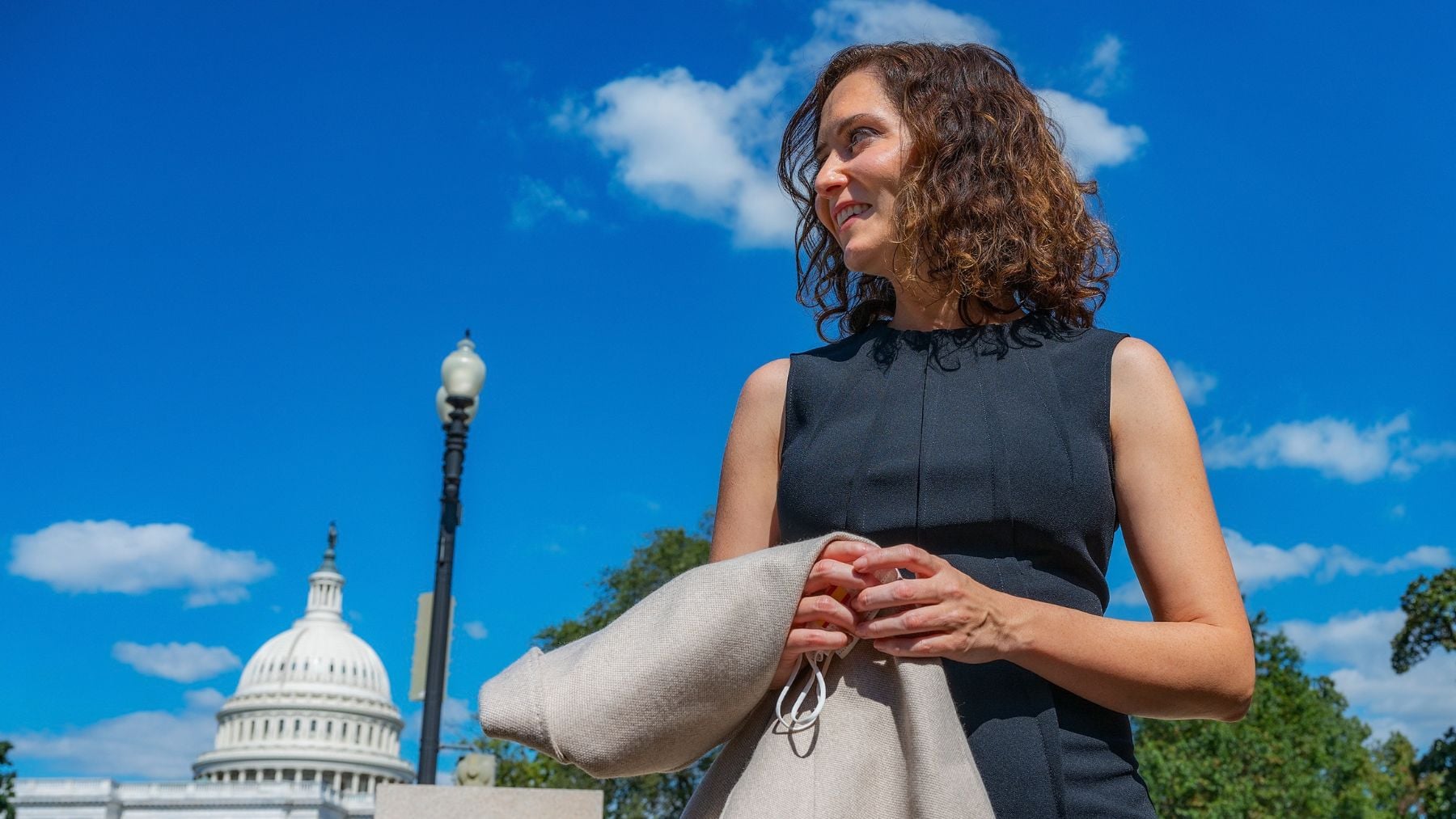 Ayuso viaja de nuevo a EEUU en busca de inversiones en peligro tras el desafío de Sánchez a Trump