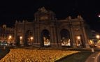 La emblemática Puerta de Alcalá apagada con motivo de La Hora del Planeta, movimiento internacional contra el cambio climático. (Foto: Europa Press).