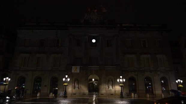Ayuntamiento de Barcelona apagado por La Hora del Planeta. (Foto: Europa Press).