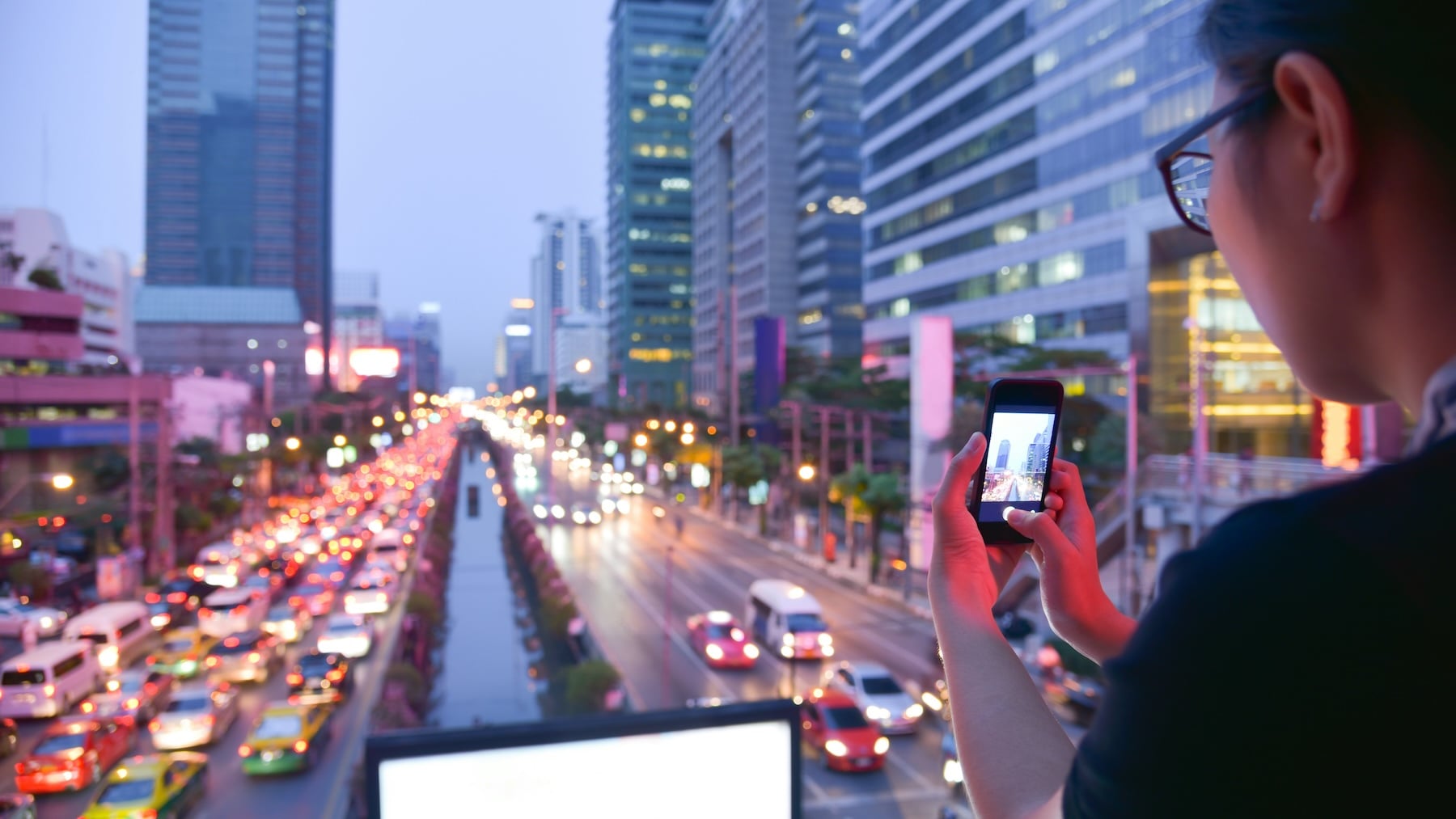 Por qué te salen mal las fotos con el móvil (y cómo evitar los errores más comunes)