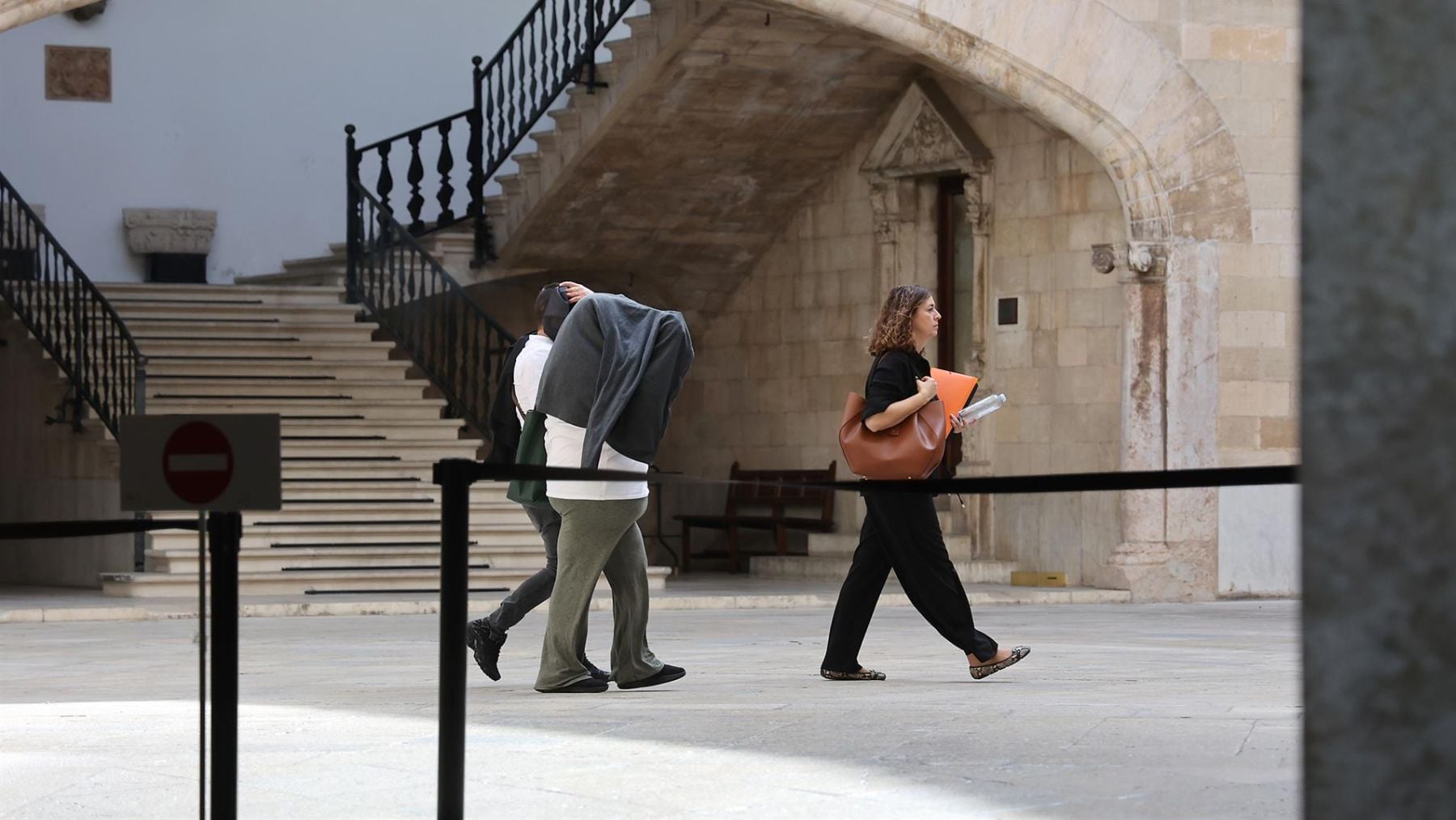 Arrojaron a un bebé vivo a un contenedor de Mallorca y ahora se enfrentan a prisión permanente revisable