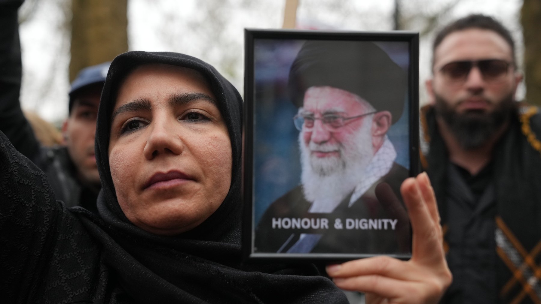 Irán elige un nuevo líder supremo e Israel advierte: Perseguiremos también a quien intente nombrarlo