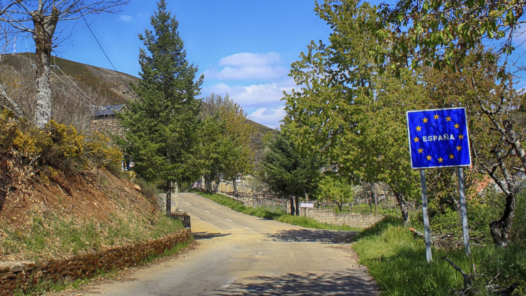 El desconocido pueblo de Castilla y León con una peculiaridad única en España: está en 2 paises y tiene lengua propia