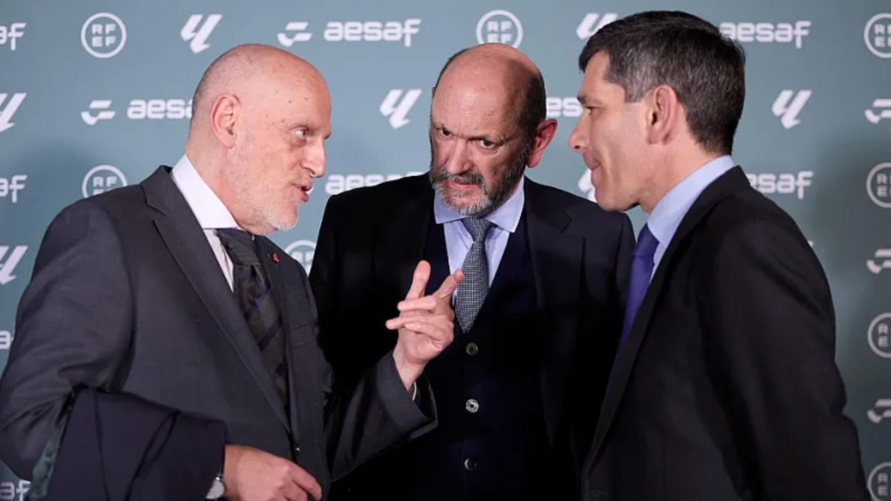 Tebas anuncia el fin del fuera de juego semiautomático: A mí no me gusta, vamos a poner un chip al balón