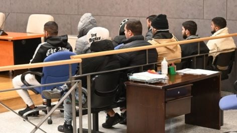 Los acusados de la salvaje paliza a un joven en Basauri por ser homosexual.