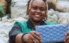 Nzambi Matee es una ingeniera de 34 años. Fundó Gjenge Makers, empresa que fabrica losas con residuos plásticos. Su proyecto en Nairobi ha logrado transformar toneladas de basura en un material de construcción que supera en dureza al hormigón tradicional. (Foto: UNEP)