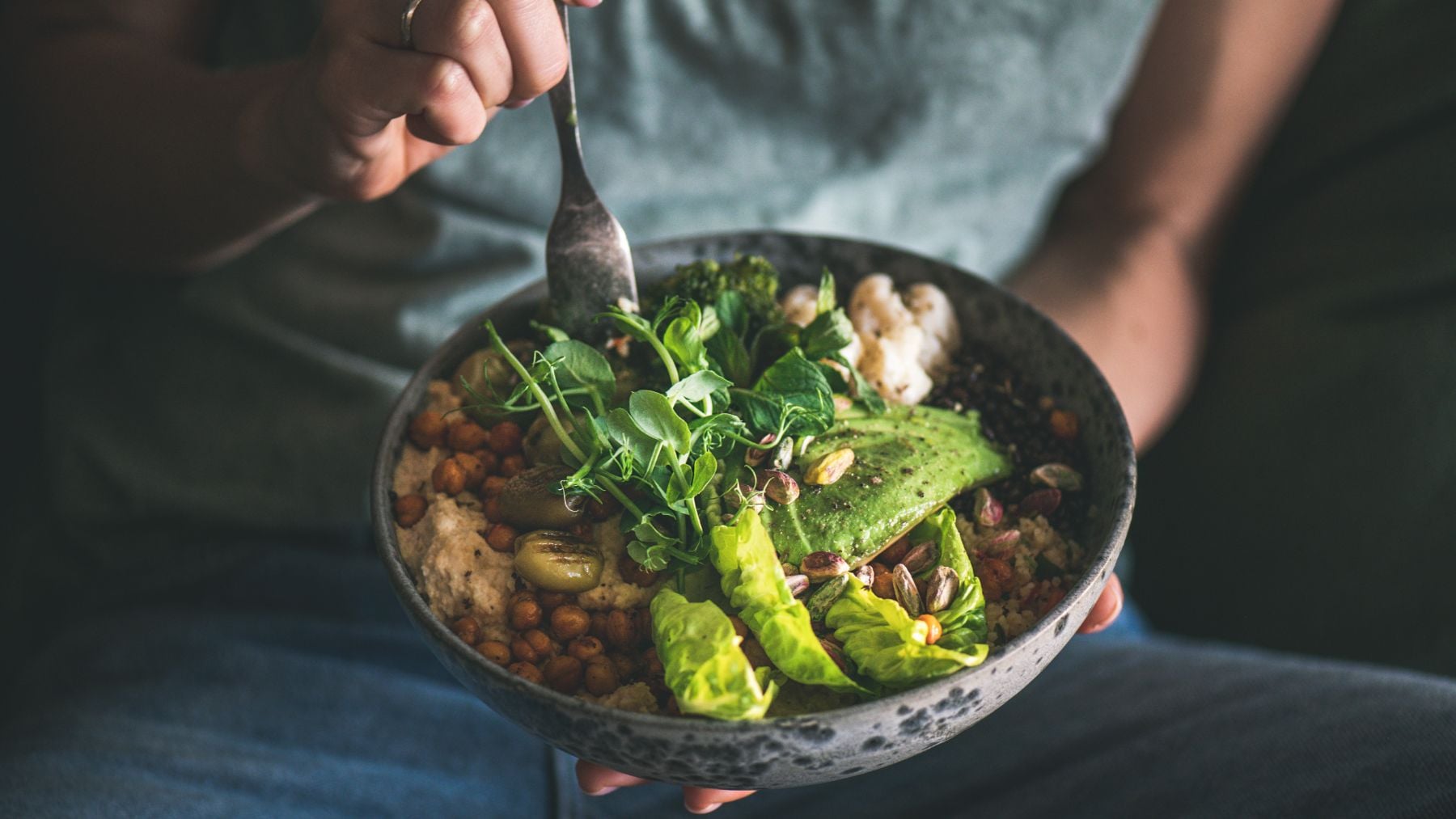 Muchas personas están comenzando a alimentarse de productos veganos para evitar el maltrato de animales.