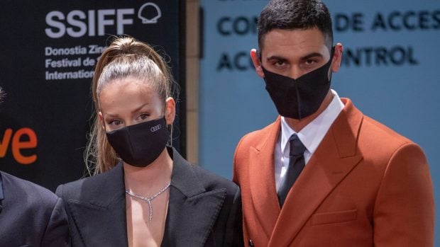 Ester Exp&oacute;sito y Alejandro Speitzer