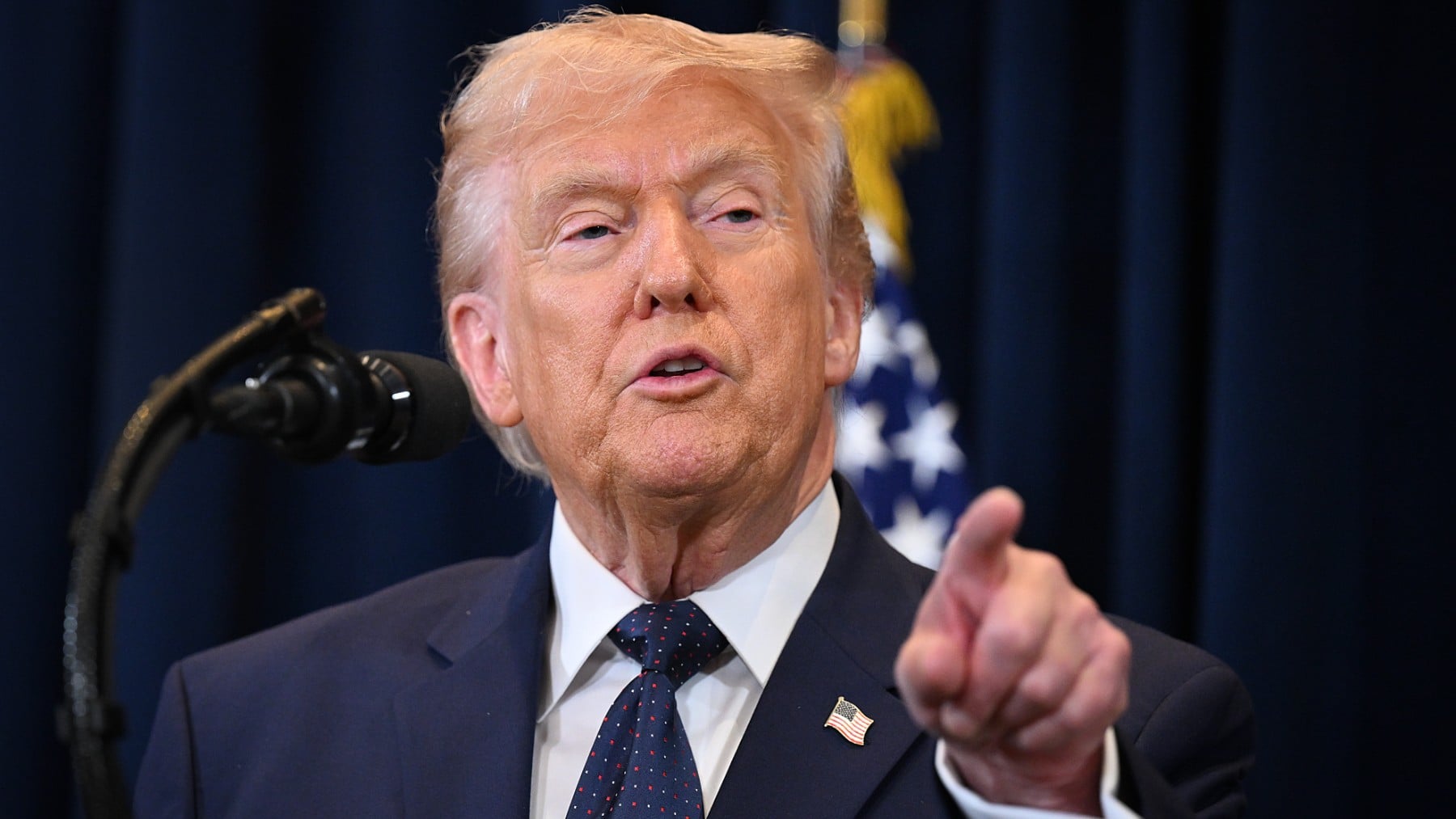 Trump amenaza a la tiranía de Irán con ataques a un nivel nunca visto si no retira las minas de Ormuz