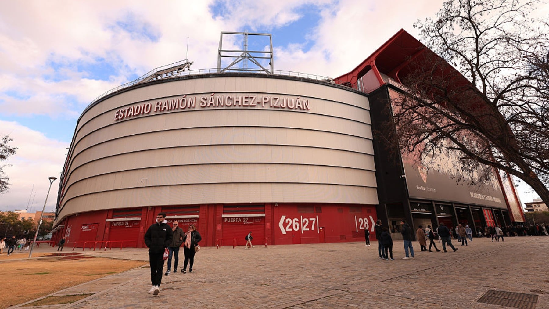 Detienen al jefe de seguridad del Sevilla por robar ropa y gafas de sol valoradas en más de 800 euros